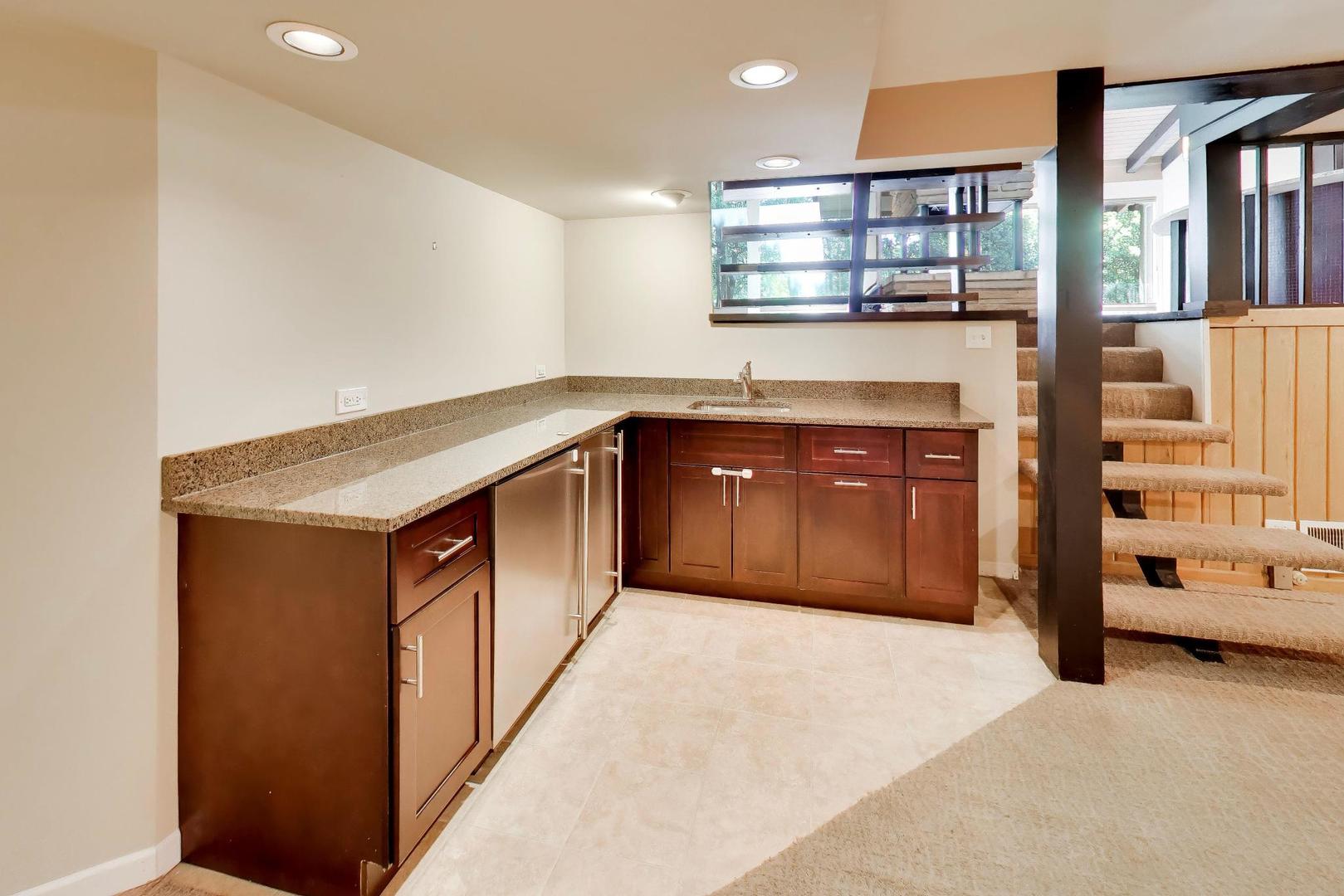 708 WOODLAND Avenue