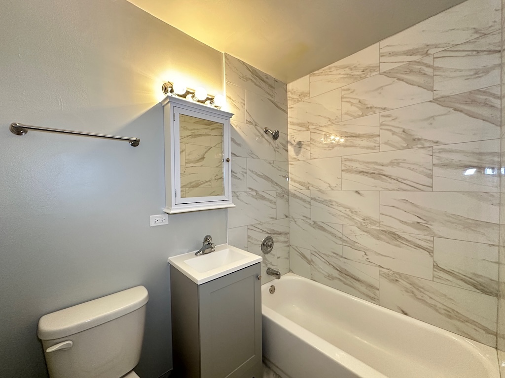 4543 N Dover Street Unit: 2C