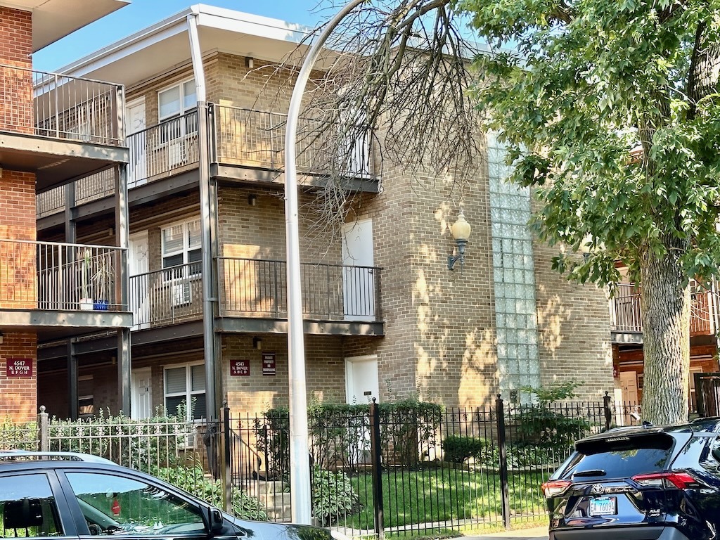 4543 N Dover Street Unit: 2C