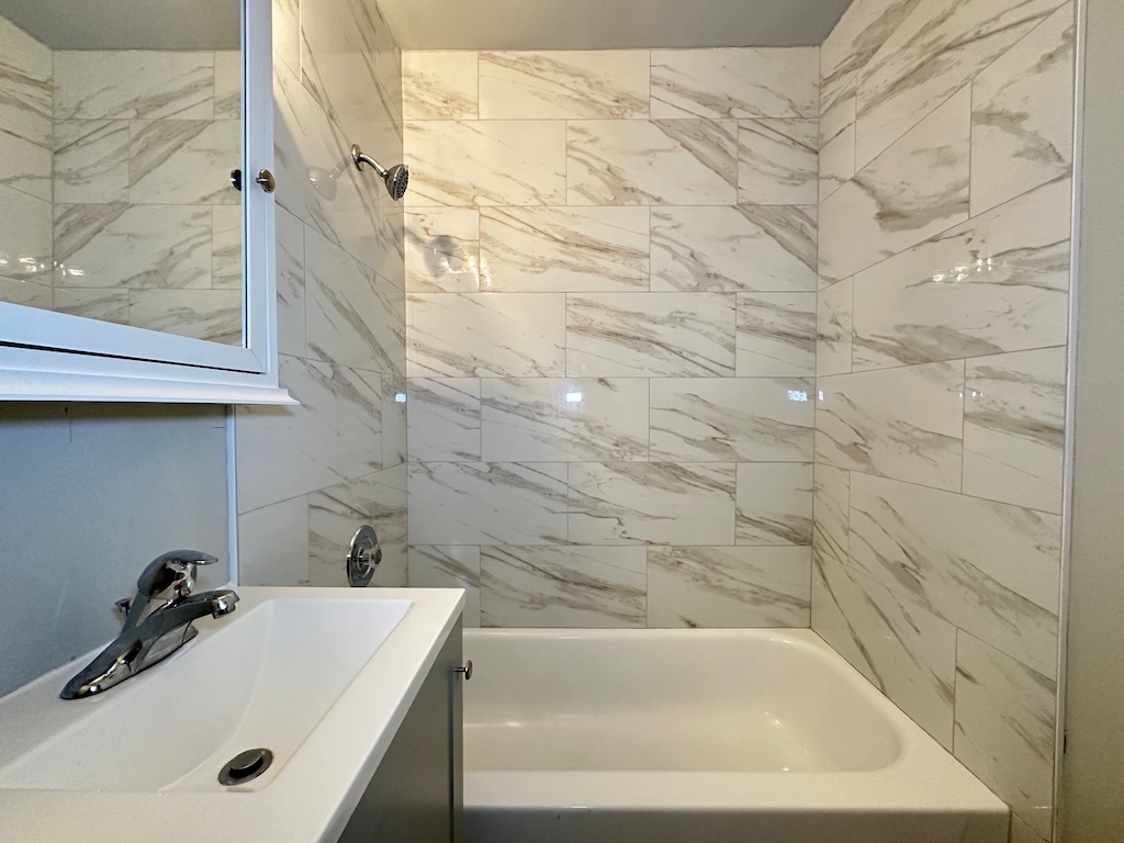 4543 N Dover Street Unit: 2C