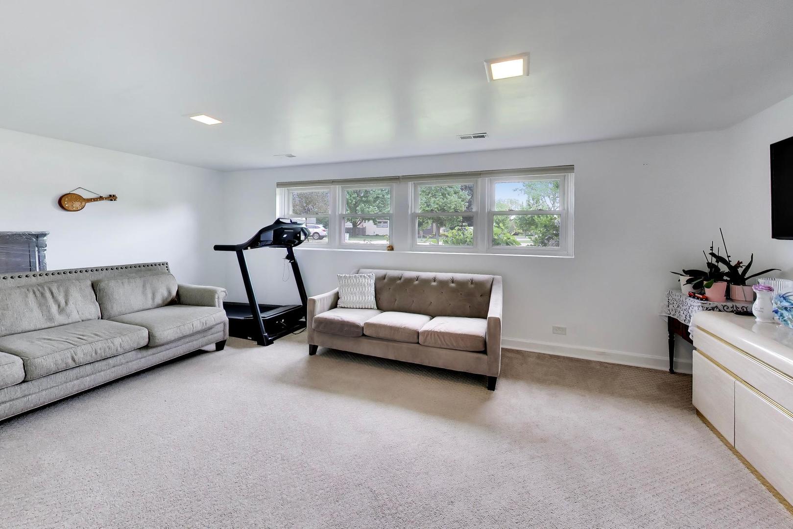 1316 W Plymouth Court