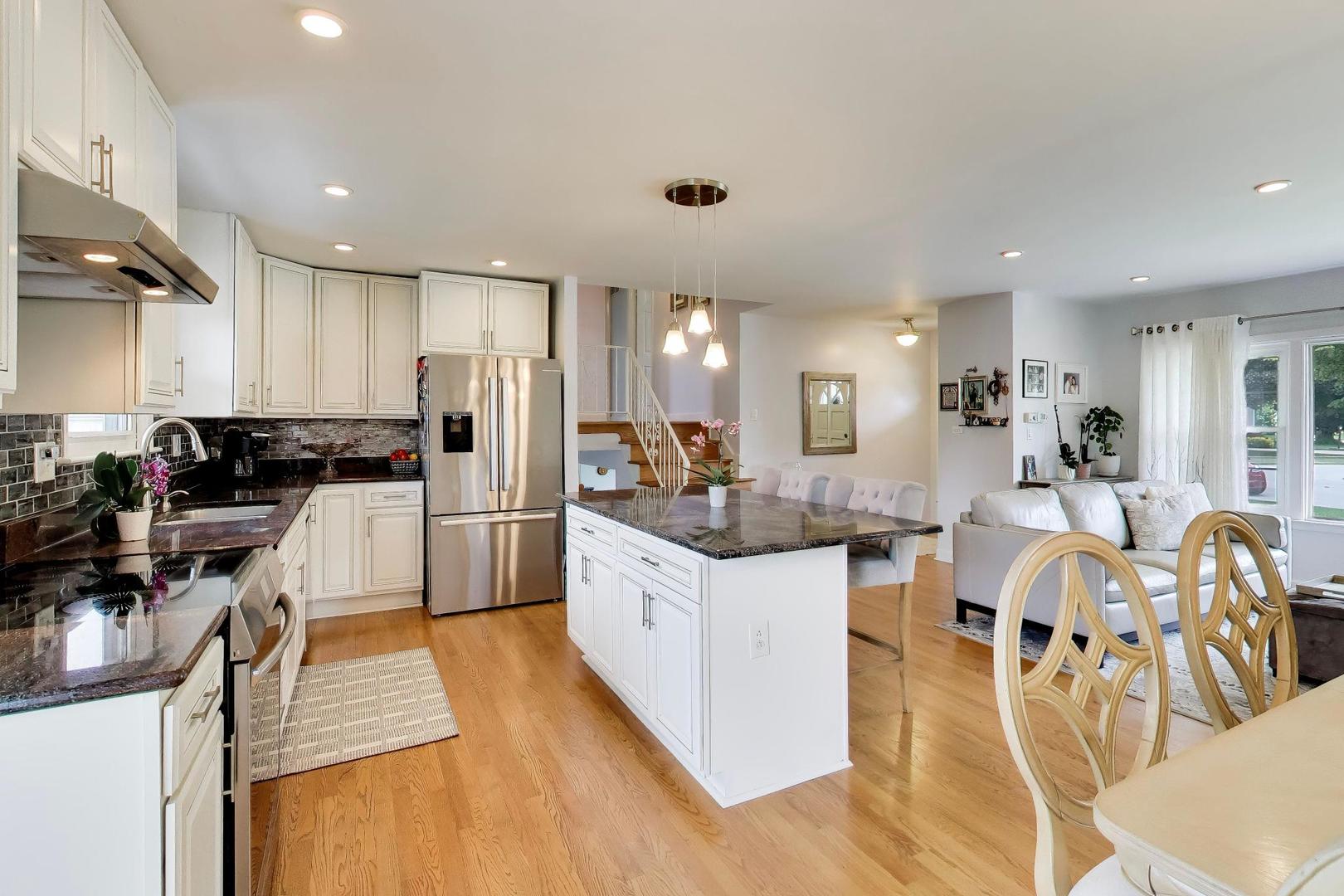 1316 W Plymouth Court