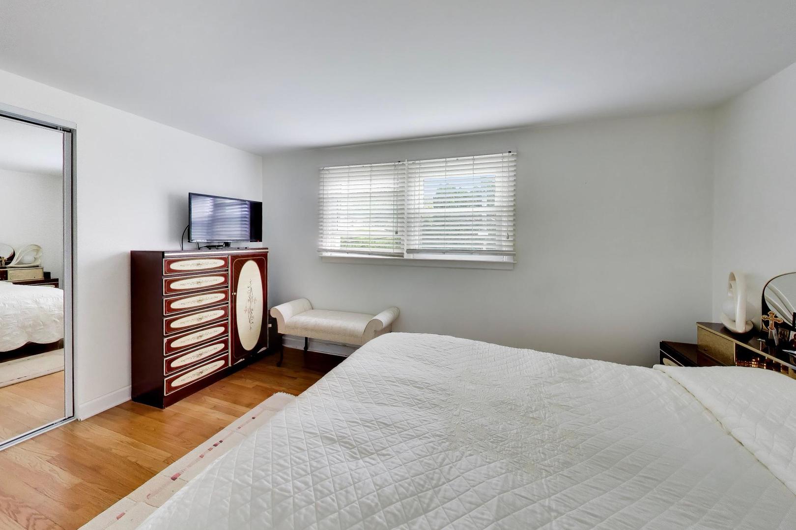 1316 W Plymouth Court