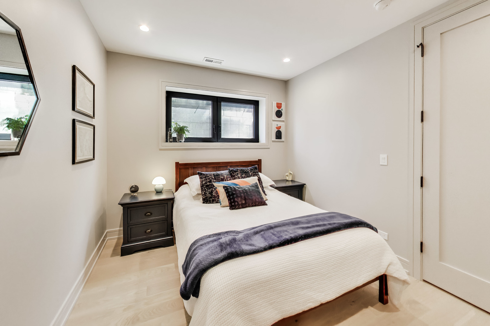 1350 W Erie Street Unit: 4E