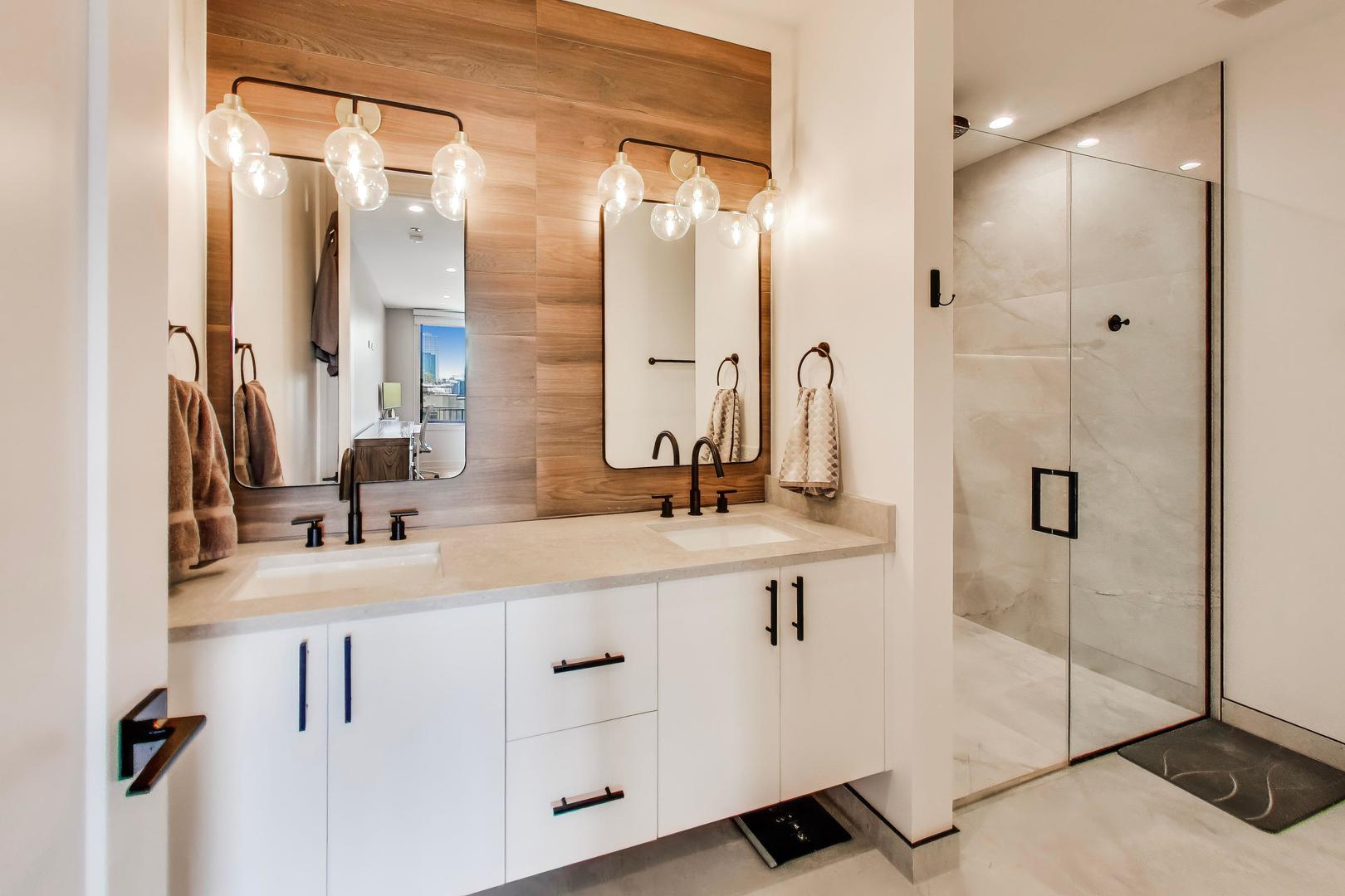 1350 W Erie Street Unit: 4E