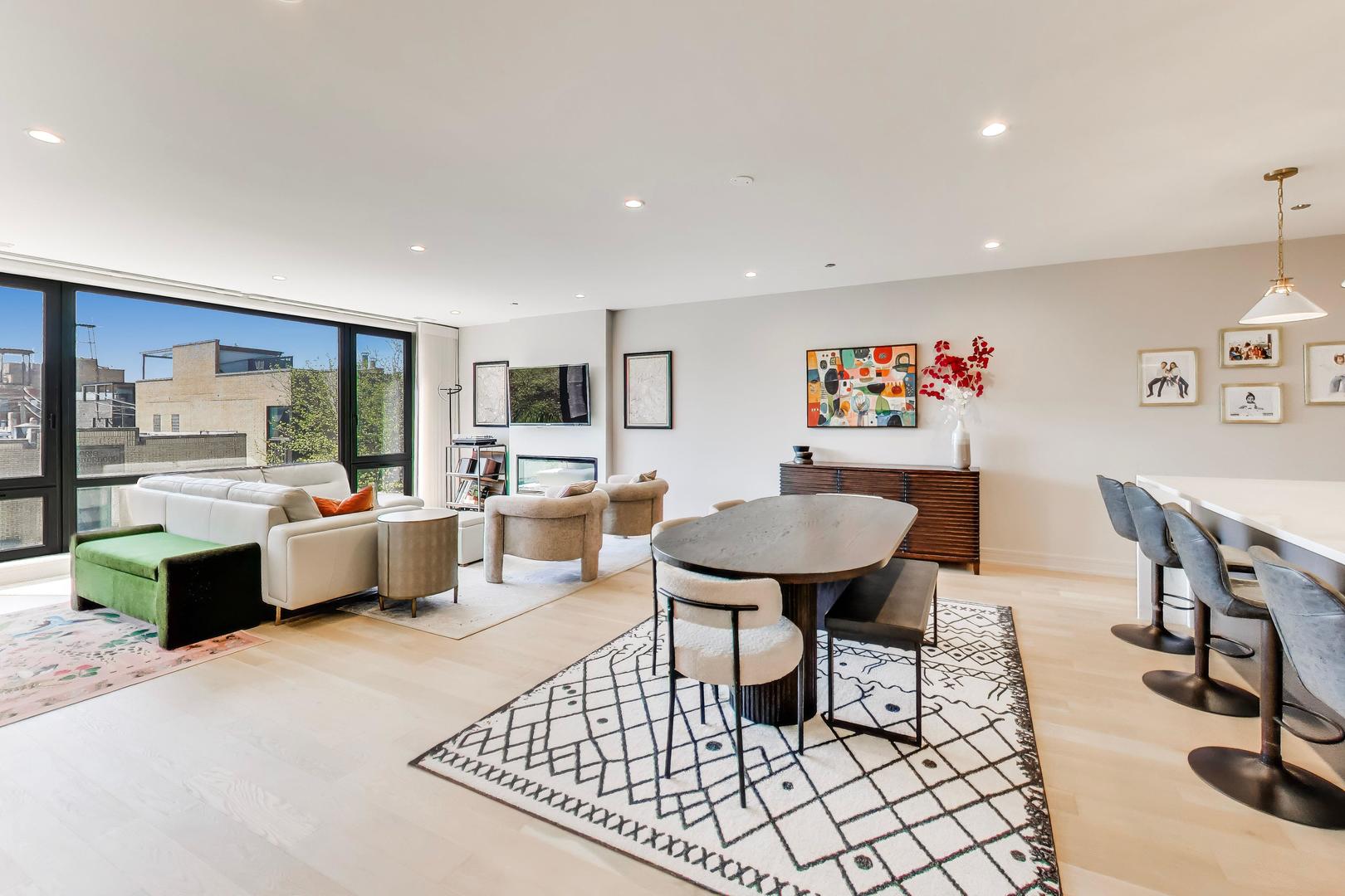 1350 W Erie Street Unit: 4E