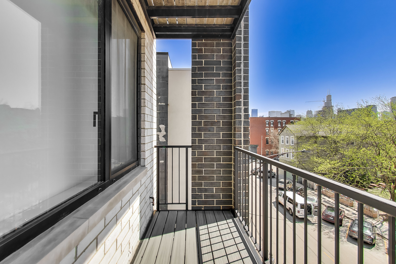 1350 W Erie Street Unit: 4E