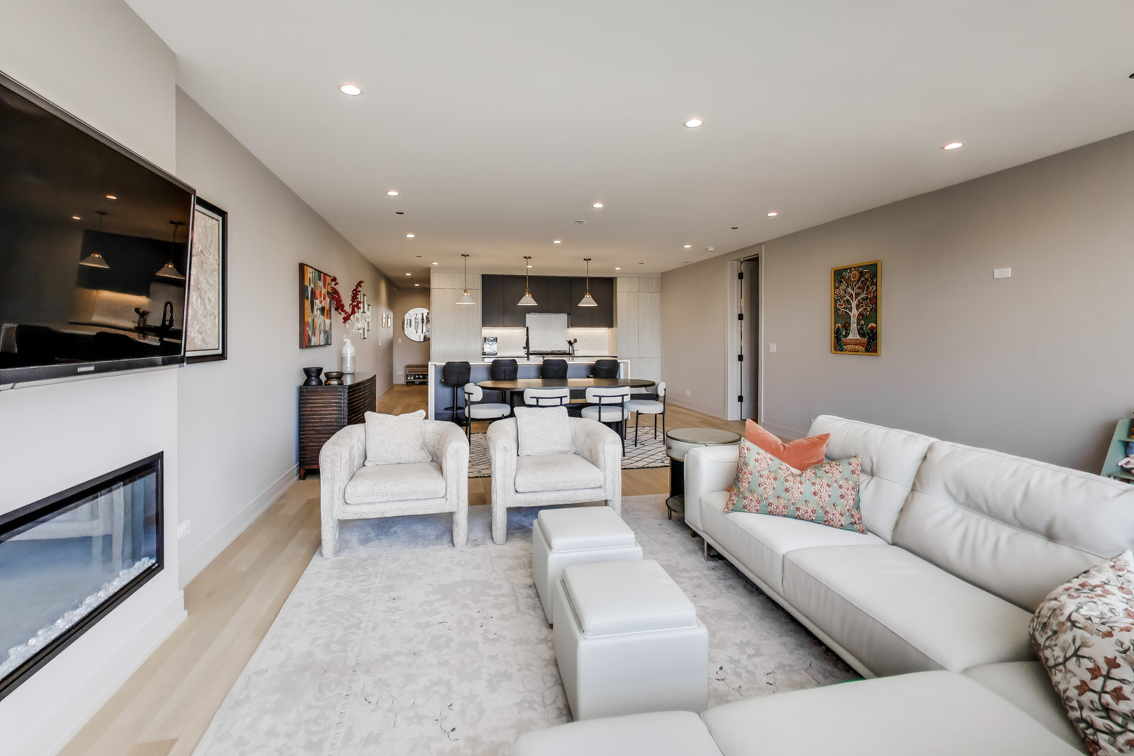 1350 W Erie Street Unit: 4E