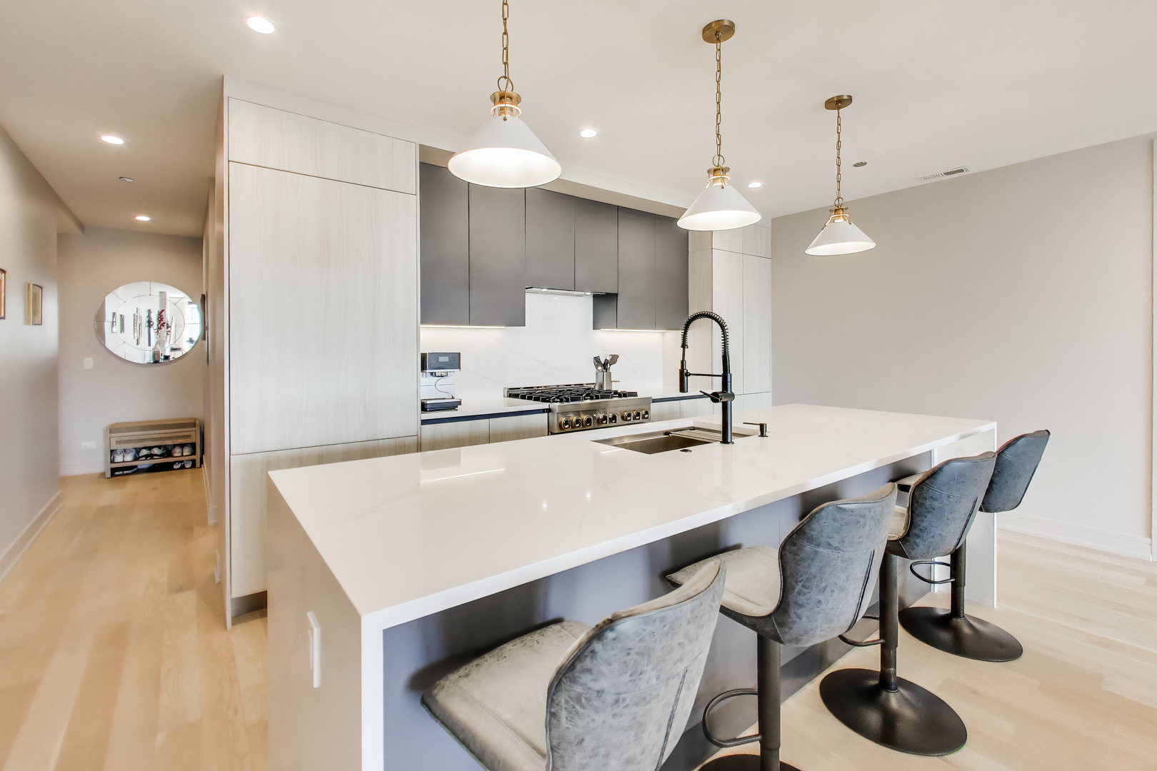 1350 W Erie Street Unit: 4E