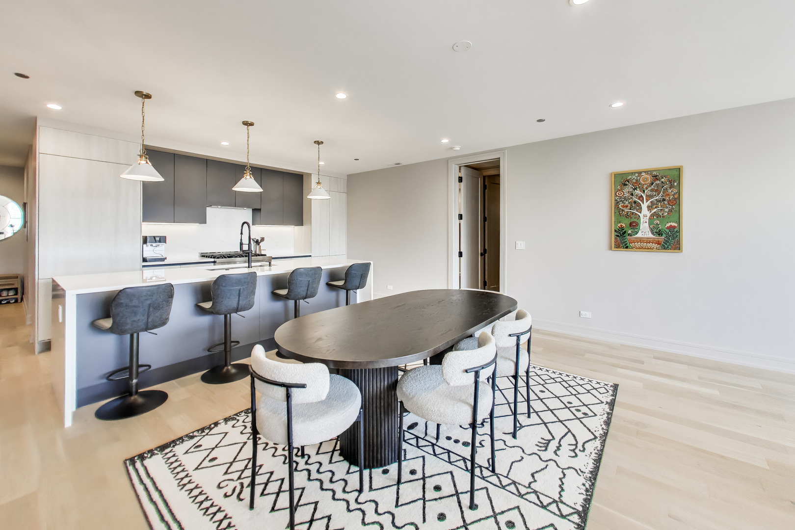 1350 W Erie Street Unit: 4E