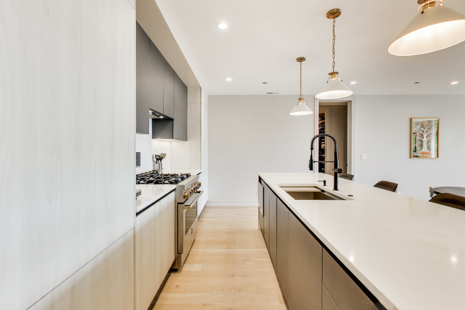 1350 W Erie Street Unit: 4E