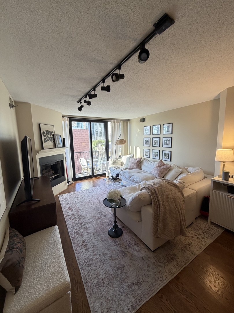 1309 N Wells Street Unit: 705