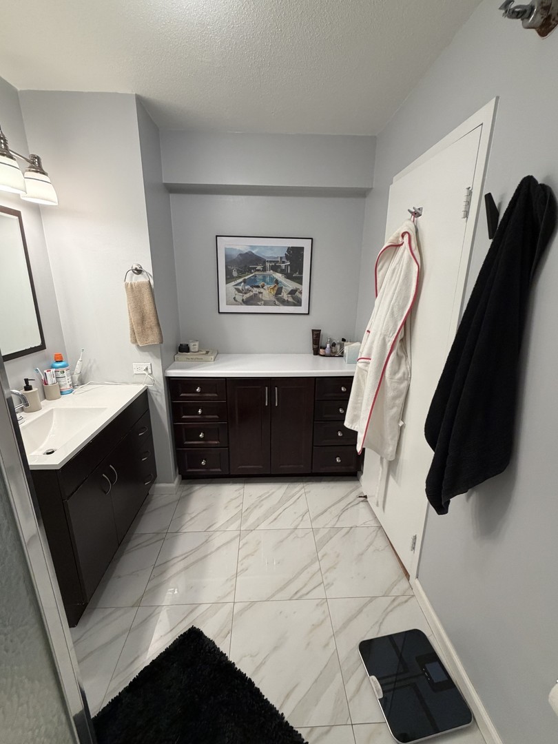 1309 N Wells Street Unit: 705