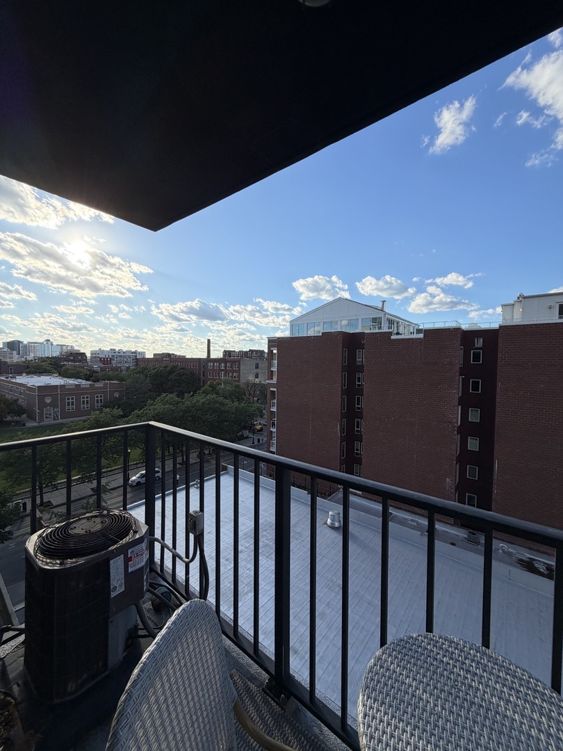1309 N Wells Street Unit: 705