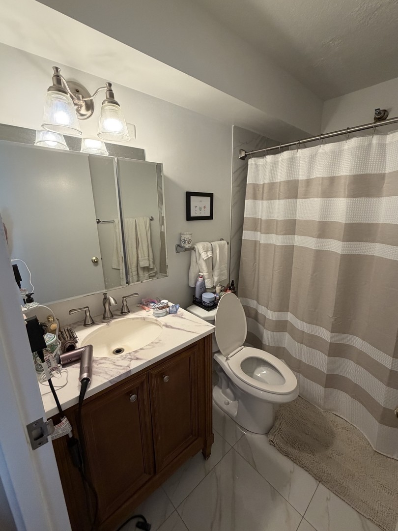 1309 N Wells Street Unit: 705