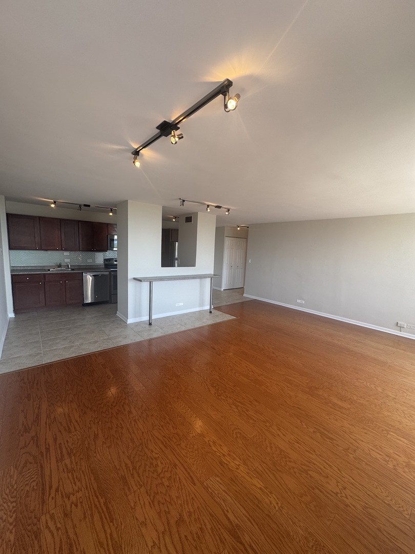 5701 N SHERIDAN Road Unit: 17S