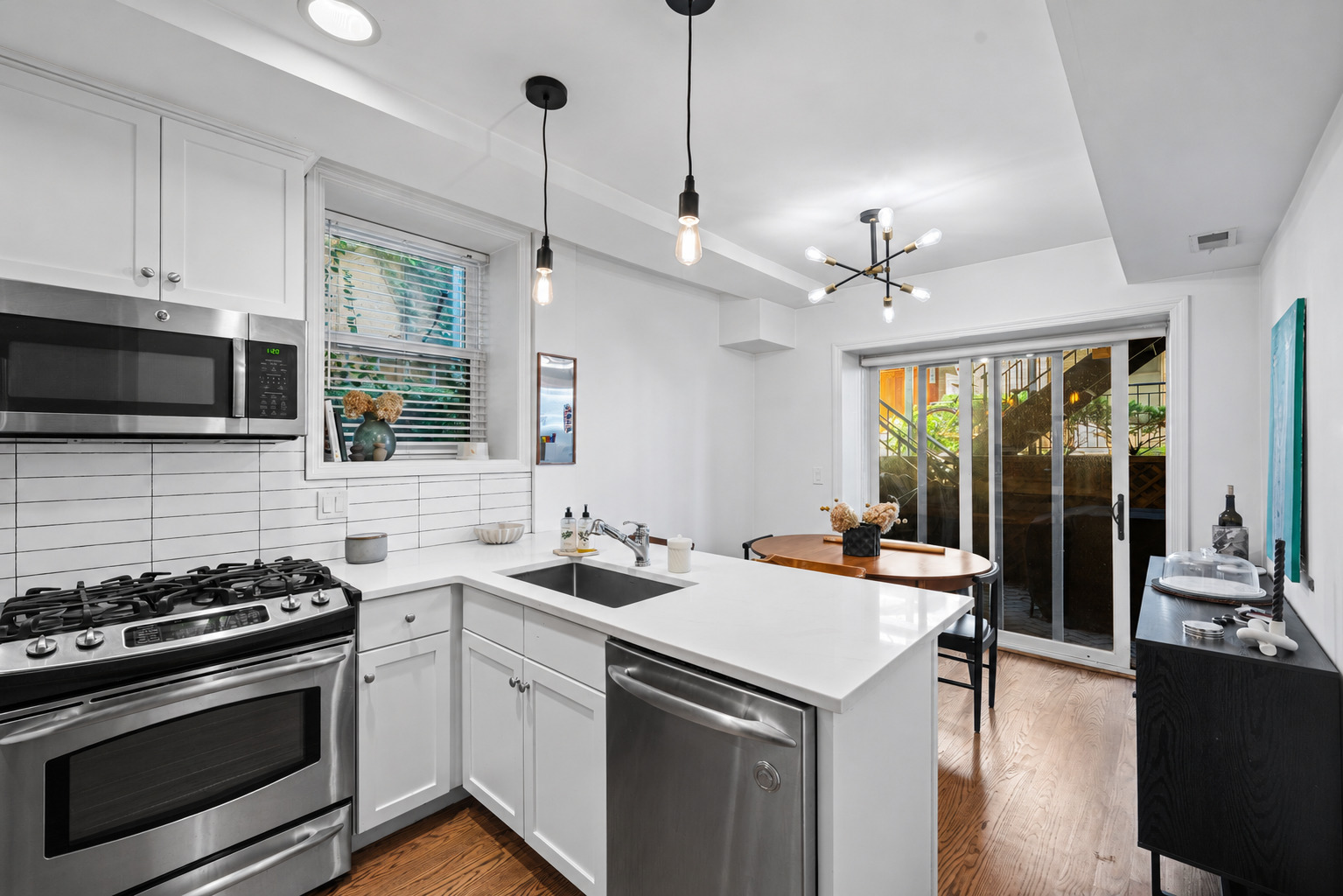 2216 N Sedgwick Street Unit: 1
