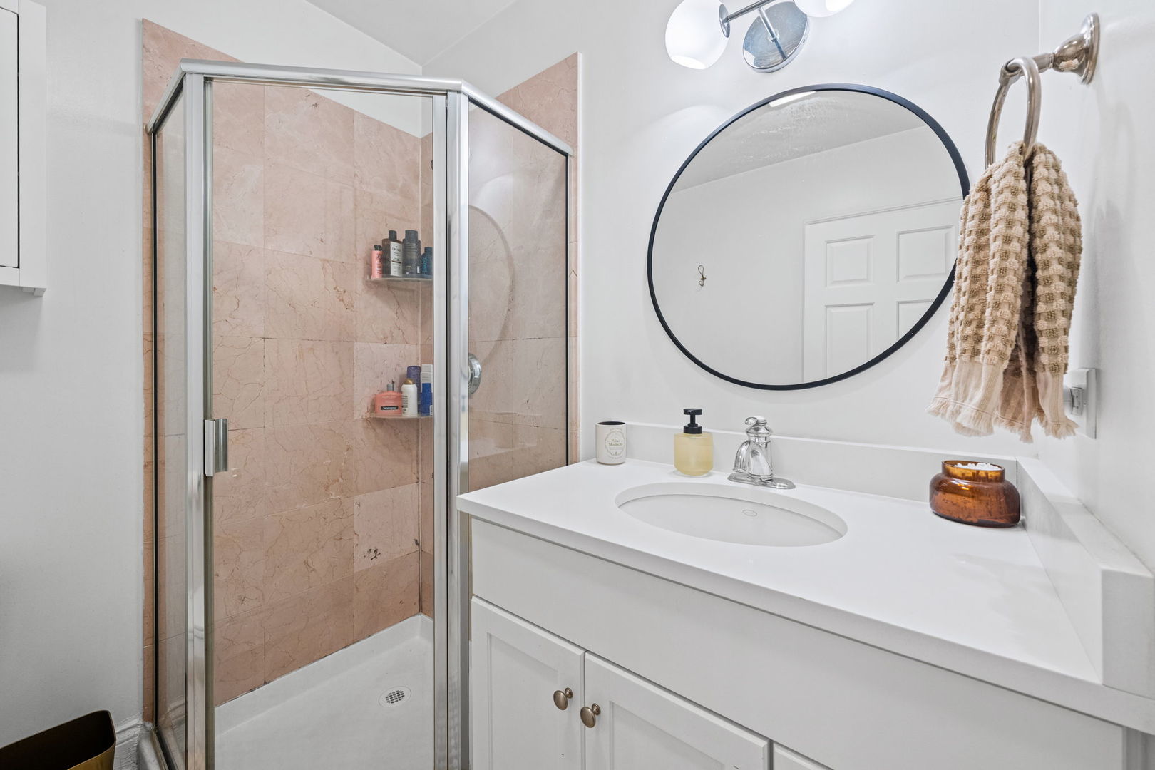 2216 N Sedgwick Street Unit: 1