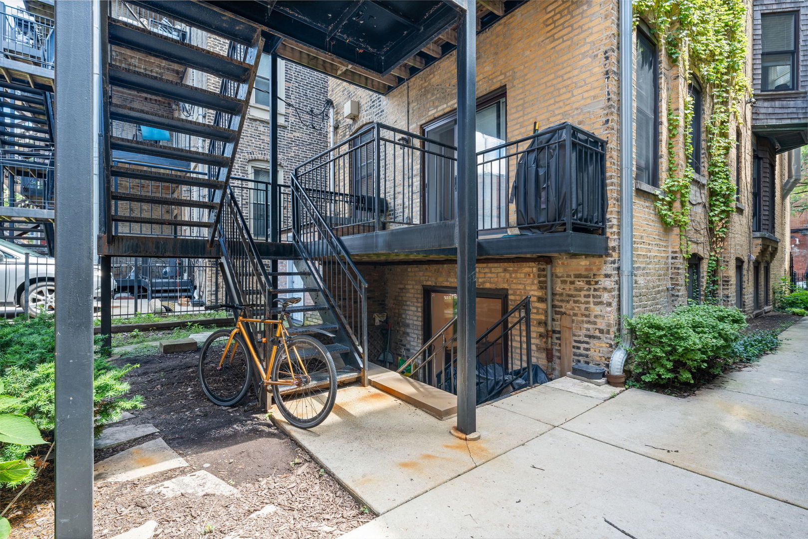 2216 N Sedgwick Street Unit: 1