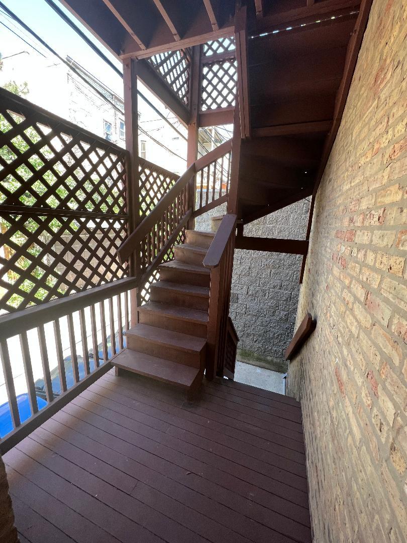 852 W Diversey Parkway Unit: 1R