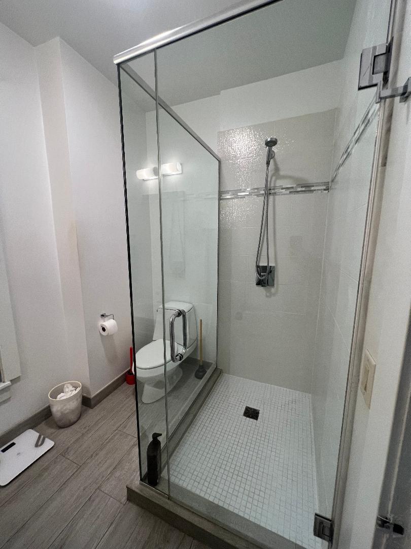 852 W Diversey Parkway Unit: 1R