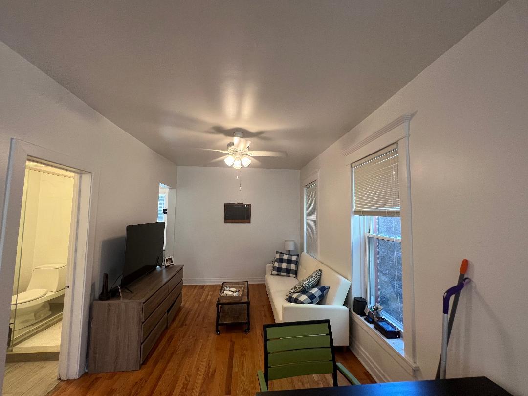852 W Diversey Parkway Unit: 1R