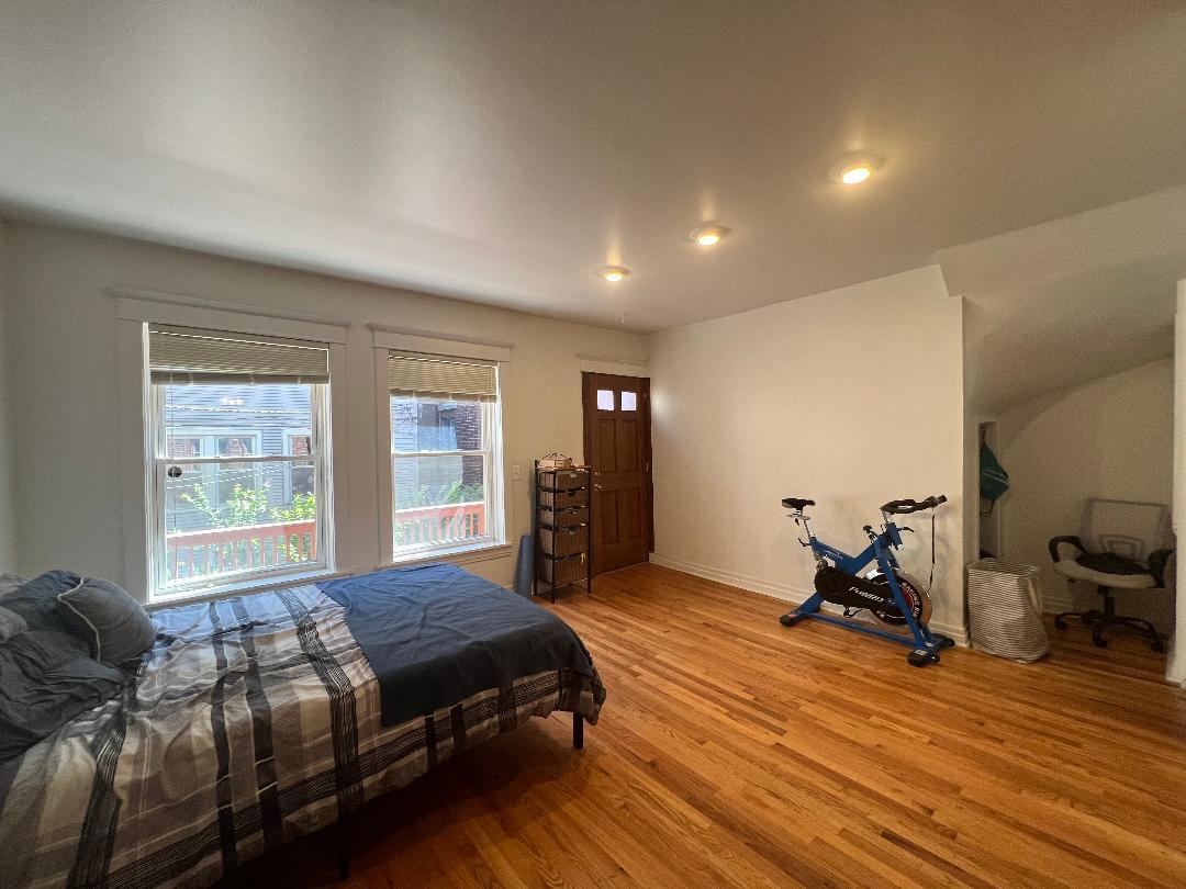 852 W Diversey Parkway Unit: 1R
