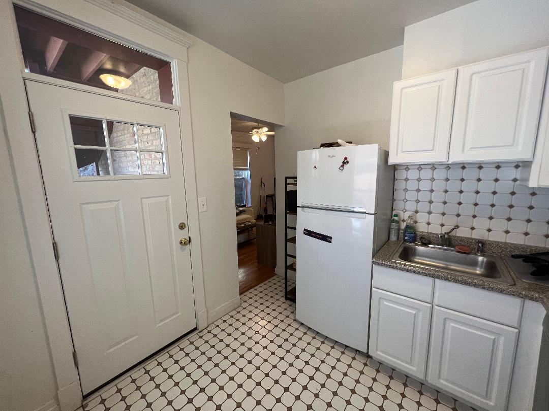 852 W Diversey Parkway Unit: 1R