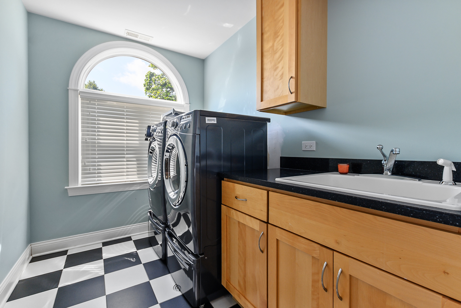389 W Evergreen Lane