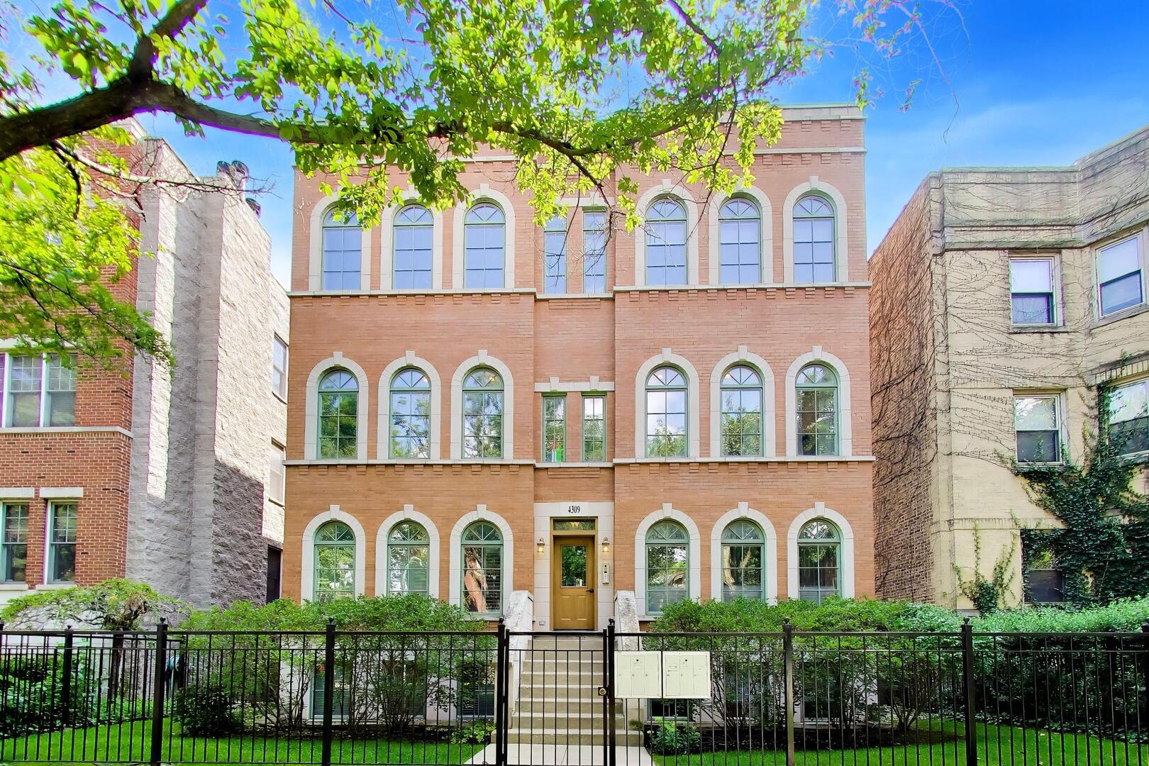 4309 N RICHMOND Street Unit: 2S
