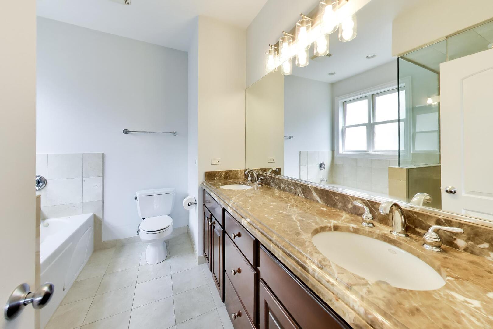 4309 N RICHMOND Street Unit: 2S