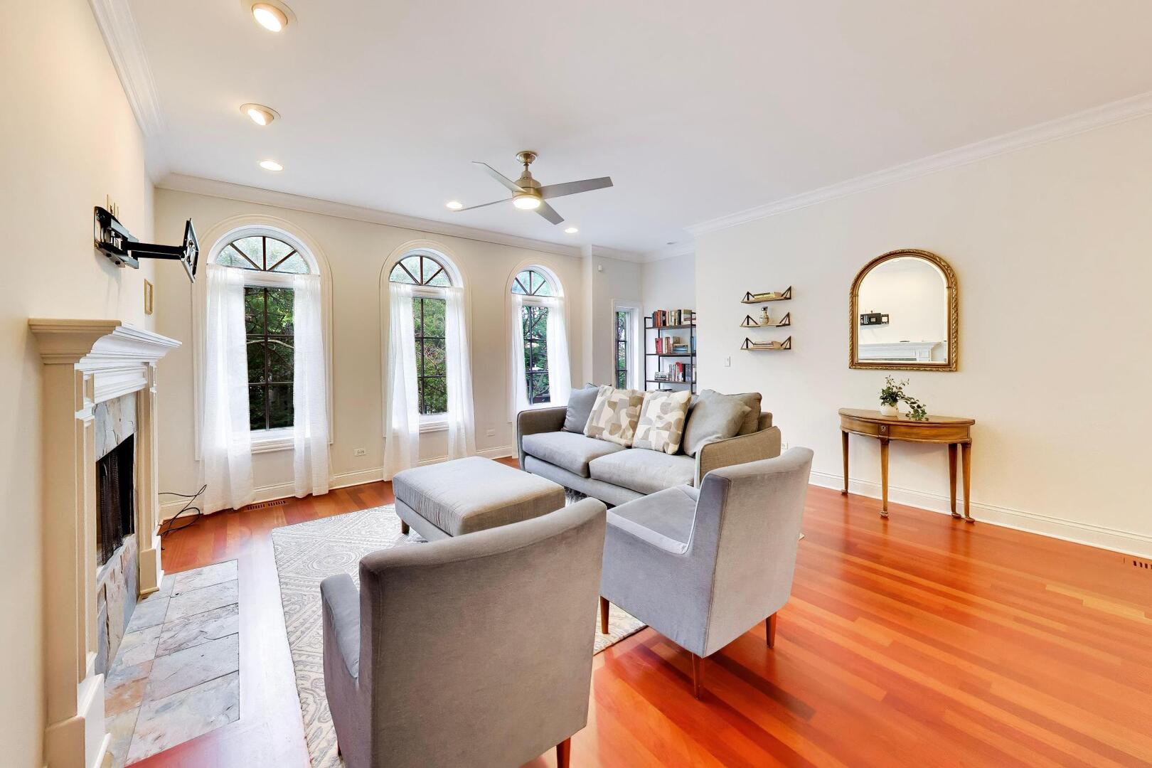 4309 N RICHMOND Street Unit: 2S