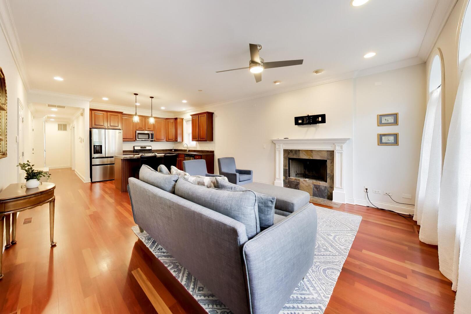 4309 N RICHMOND Street Unit: 2S