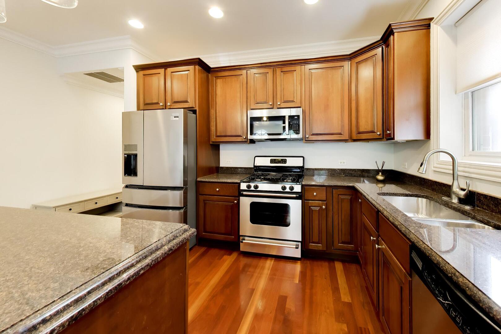 4309 N RICHMOND Street Unit: 2S