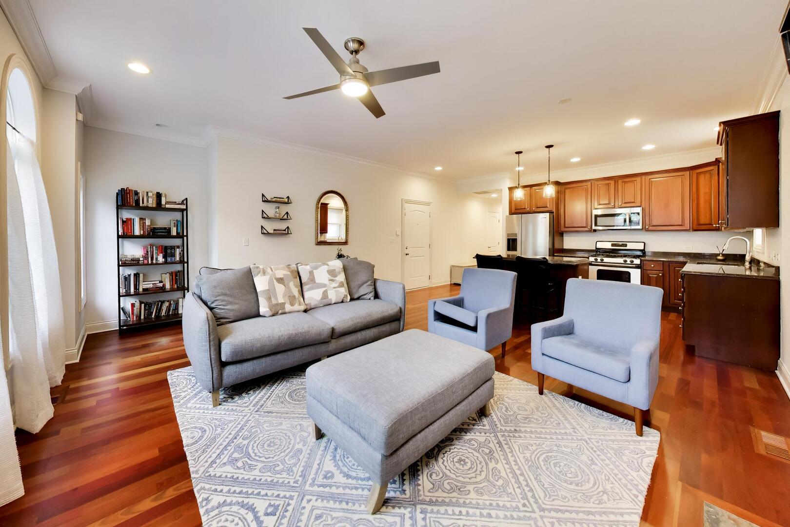 4309 N RICHMOND Street Unit: 2S