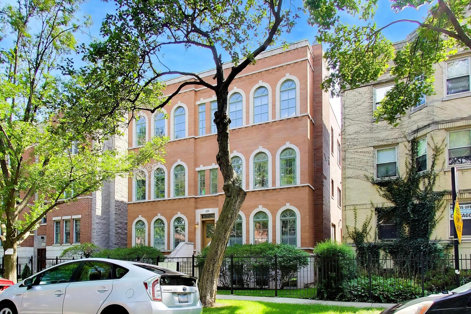 4309 N RICHMOND Street Unit: 2S