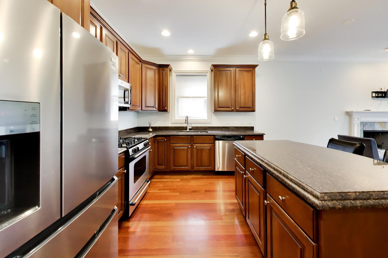 4309 N RICHMOND Street Unit: 2S