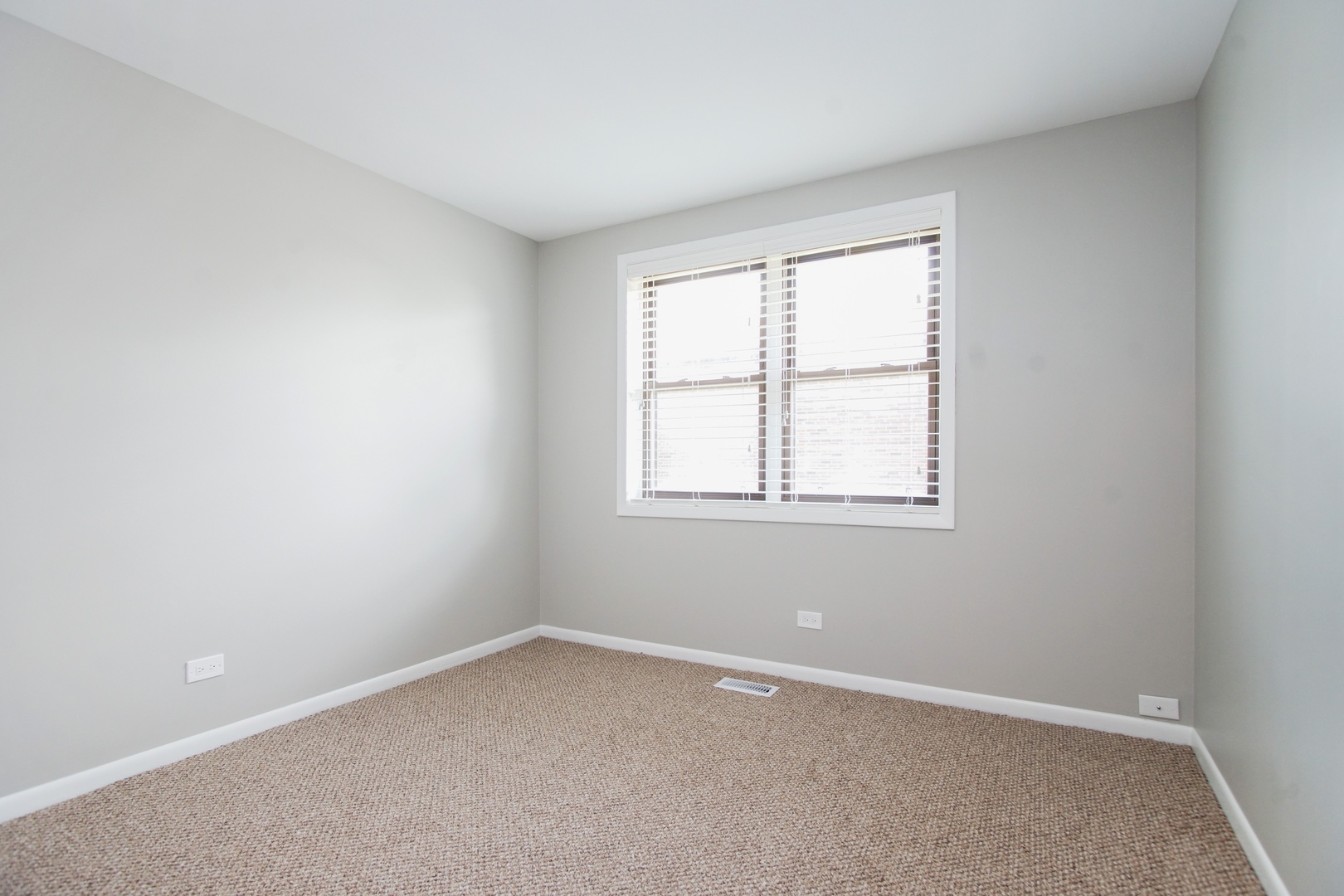 1360 W Byron Avenue Unit: D