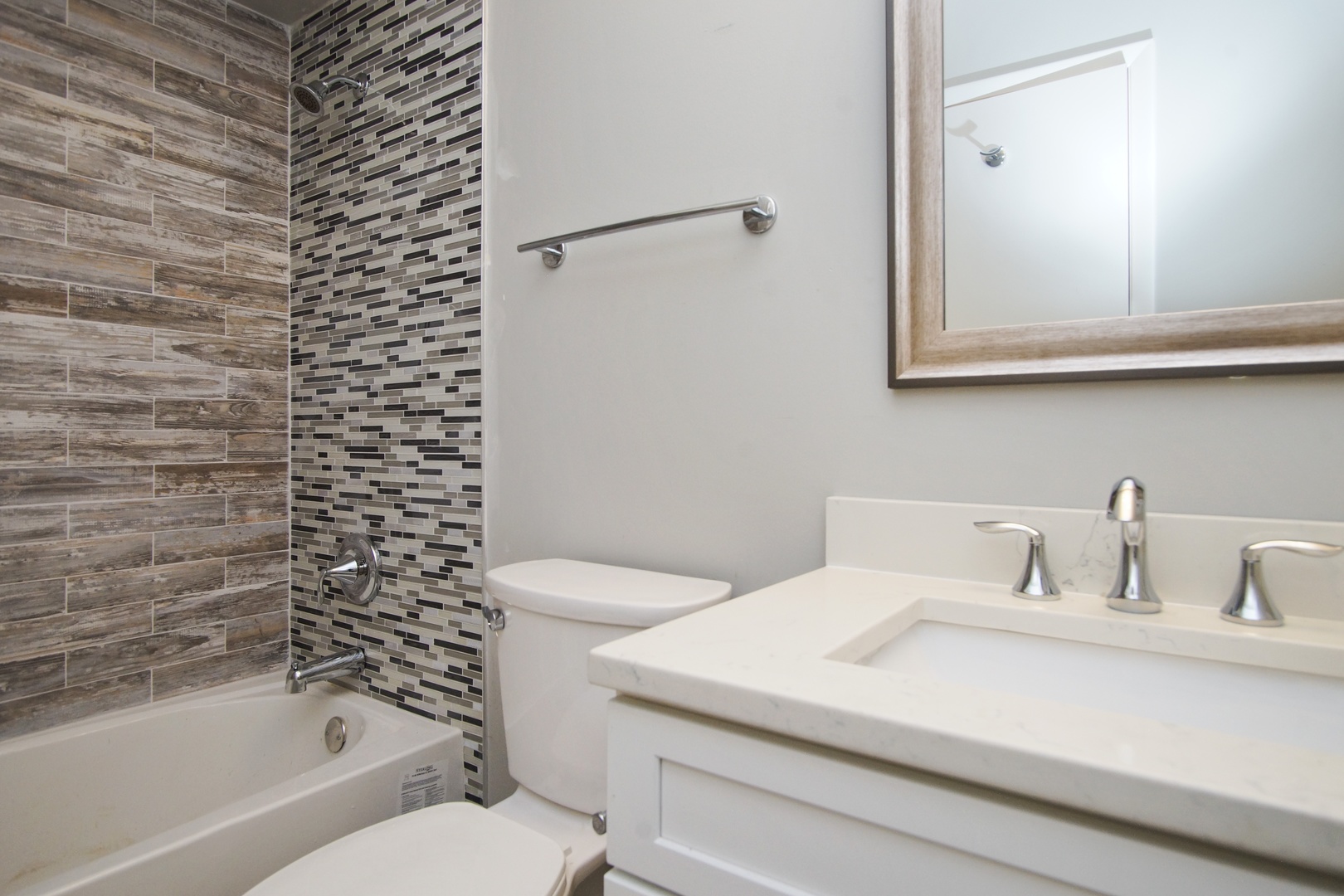 1360 W Byron Avenue Unit: D