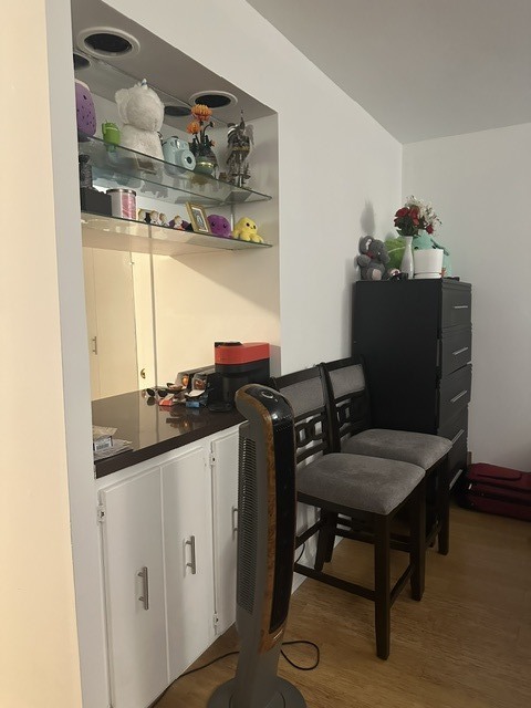1 E Scott Street Unit: 1707