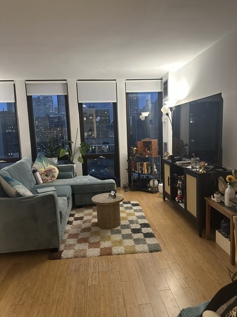 1 E Scott Street Unit: 1707