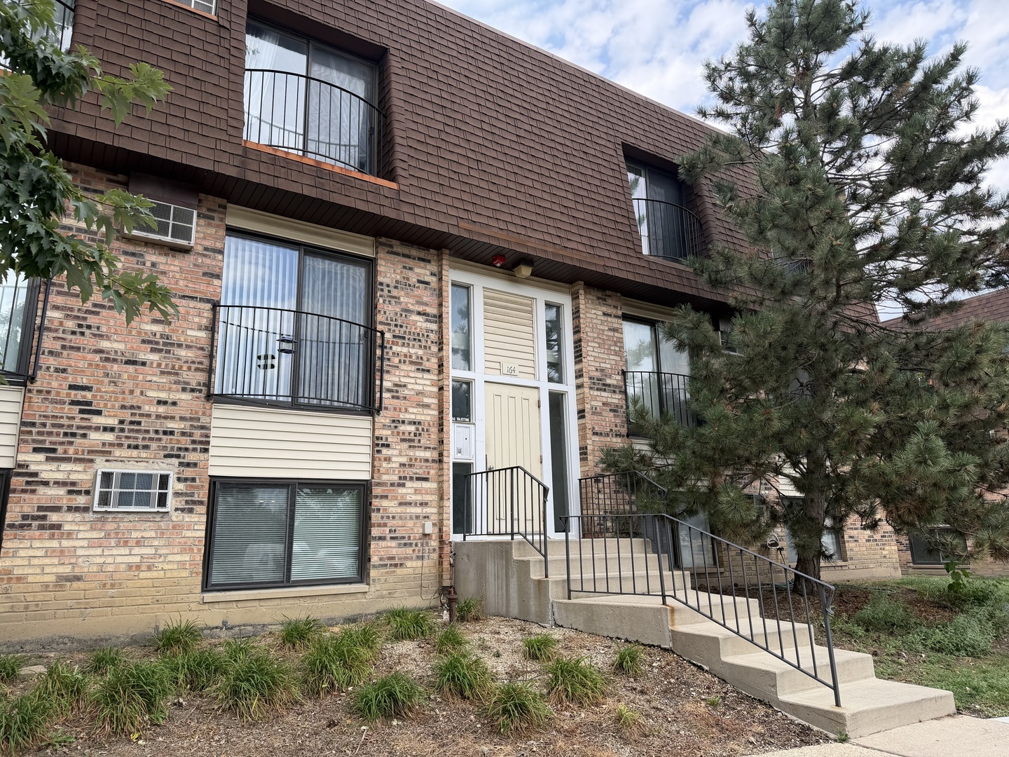 164 S Waters Edge Drive Unit: 201
