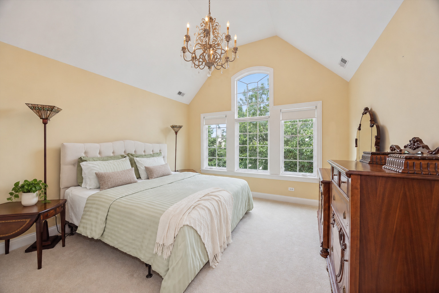 411 SKIPPING STONE Lane Unit: 411