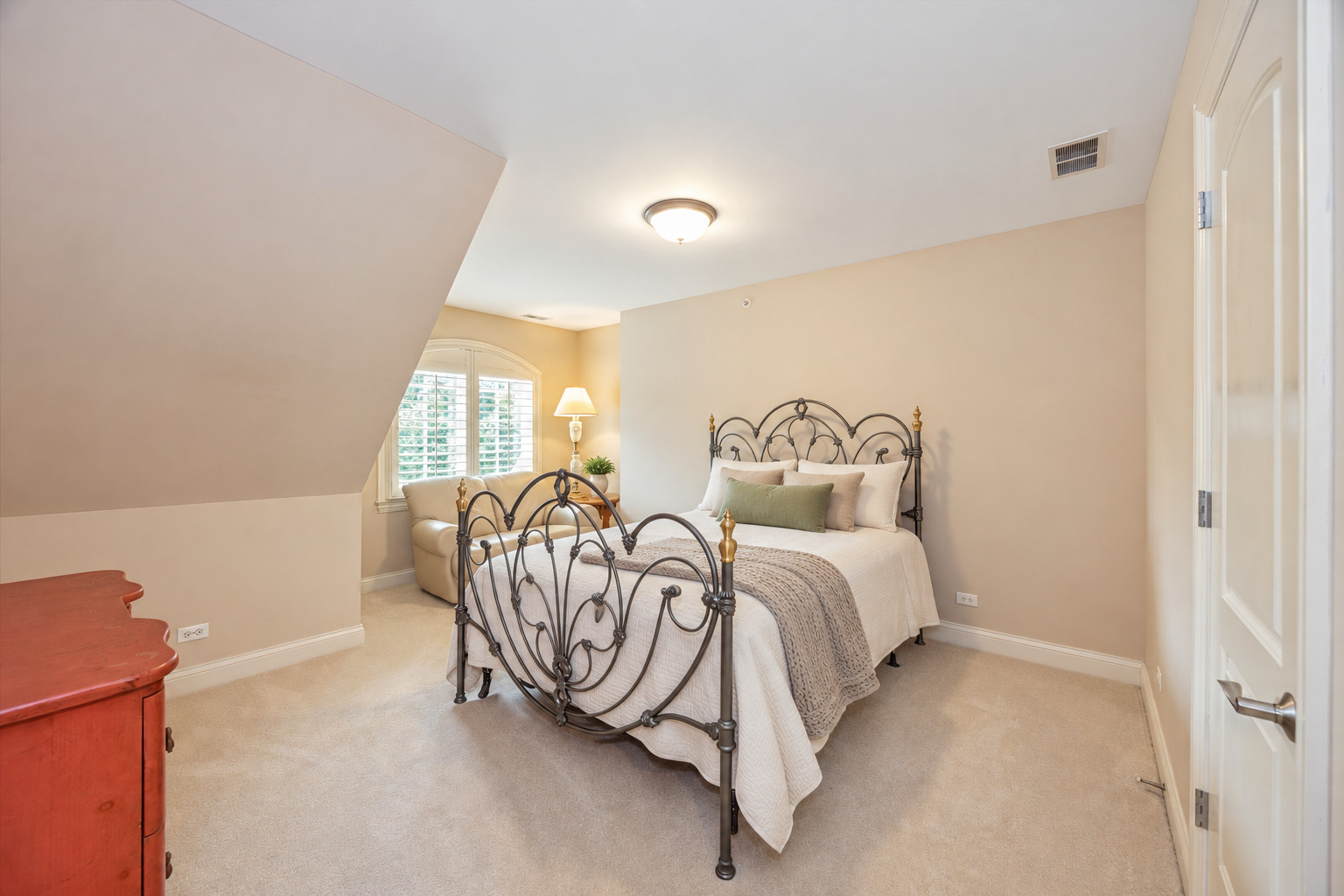 411 SKIPPING STONE Lane Unit: 411