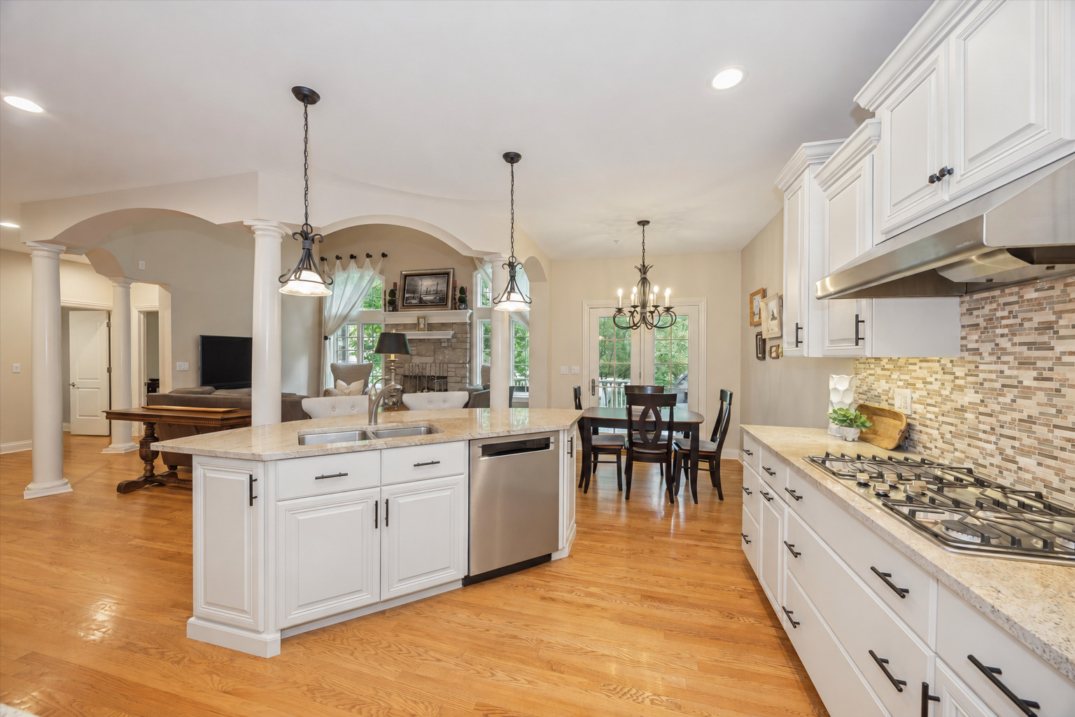 411 SKIPPING STONE Lane Unit: 411