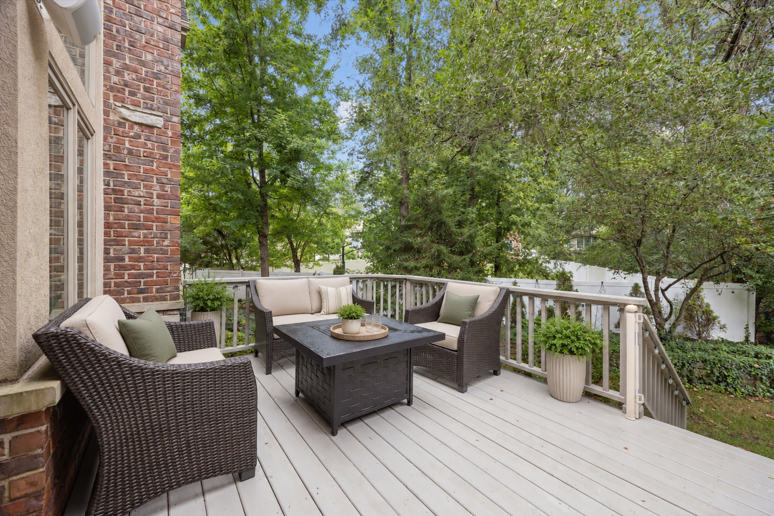 411 SKIPPING STONE Lane Unit: 411