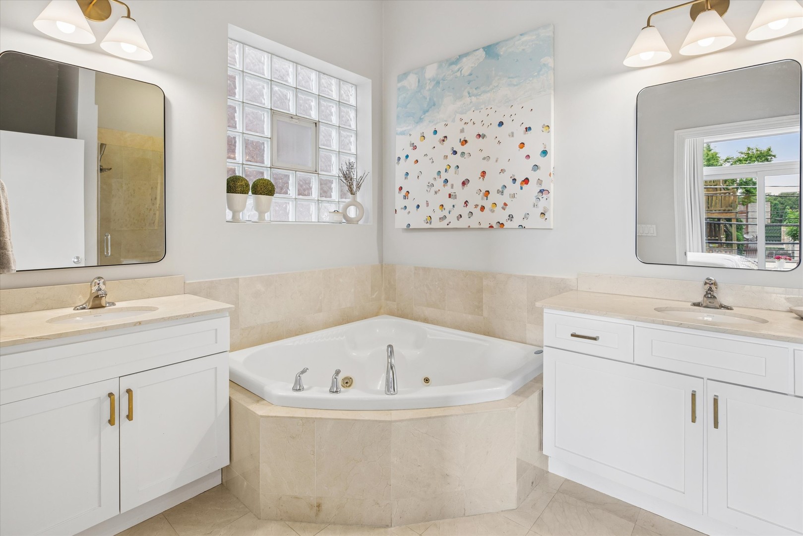 2240 W North Avenue Unit: 2E