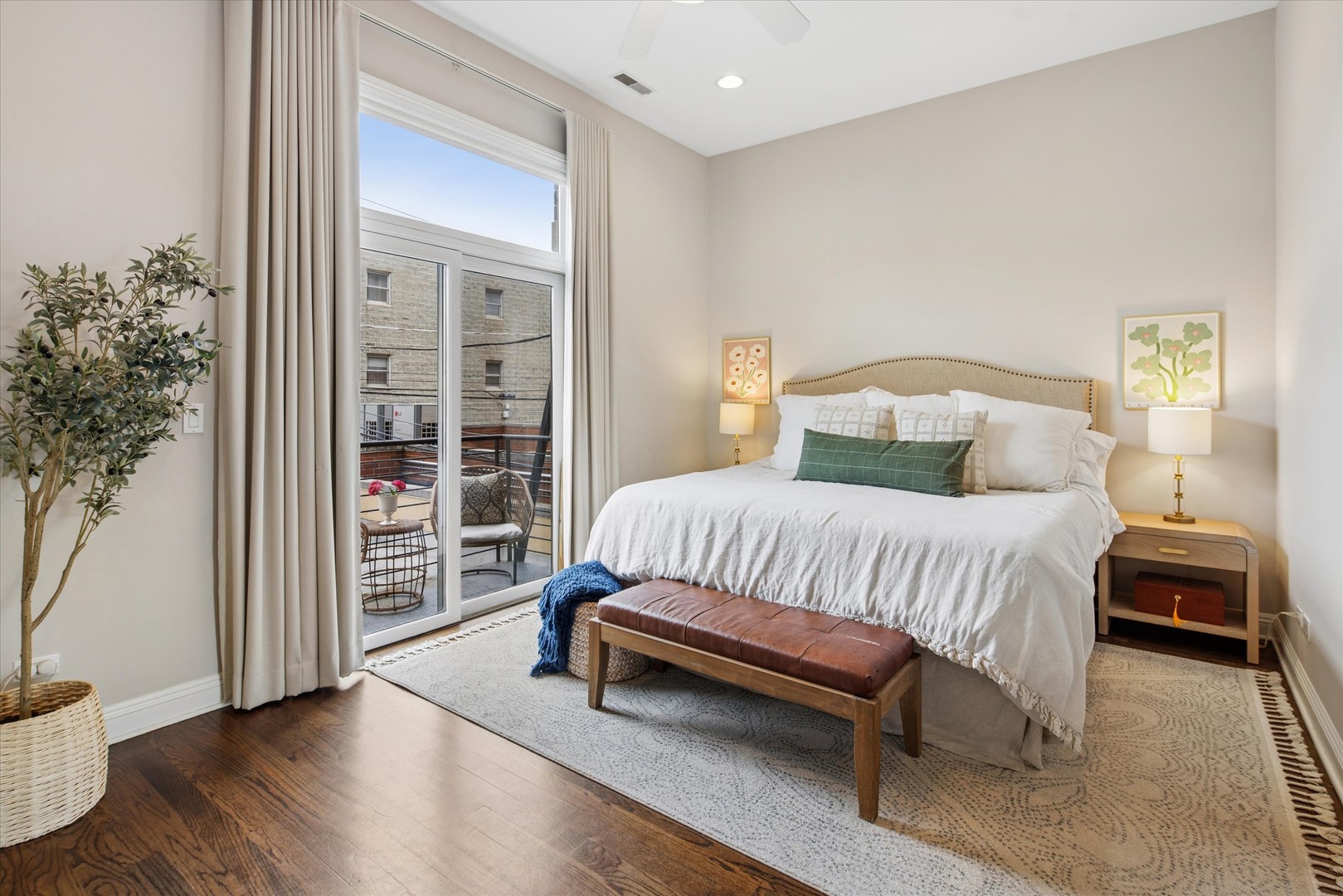 2240 W North Avenue Unit: 2E