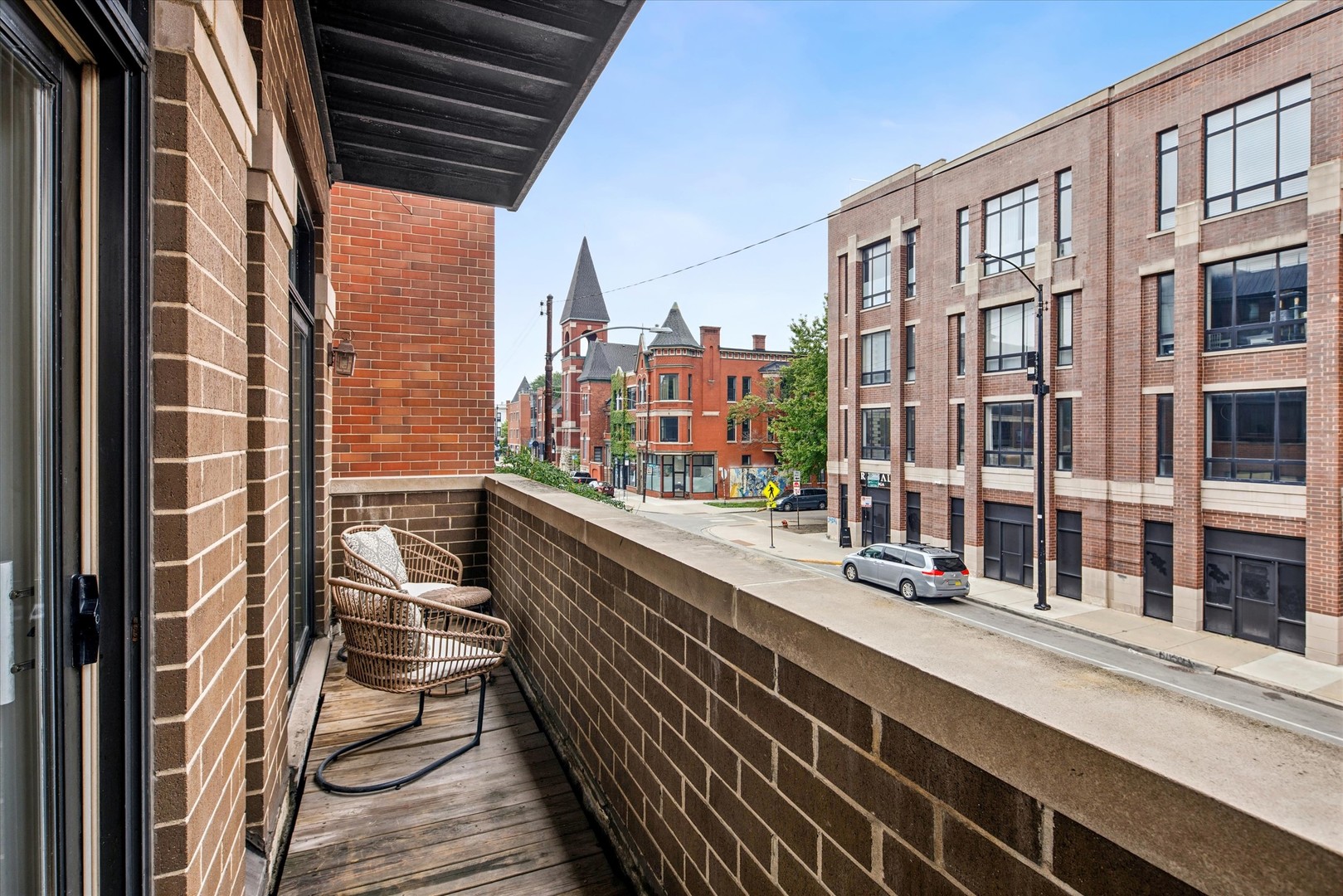 2240 W North Avenue Unit: 2E