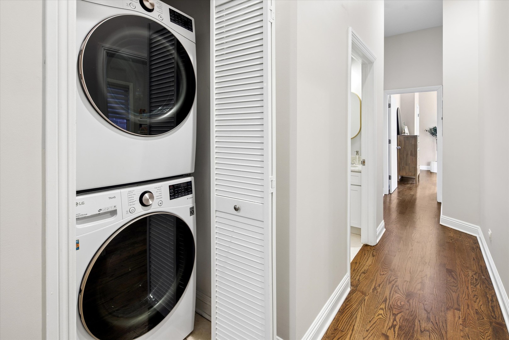 2240 W North Avenue Unit: 2E
